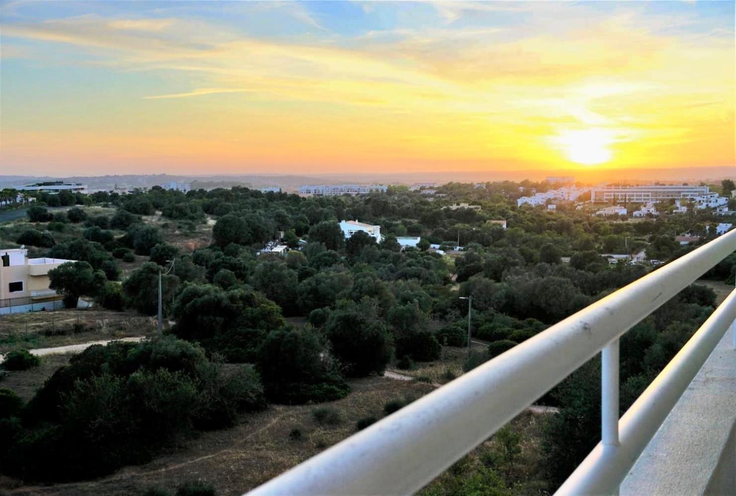 Cozy Alvor Retreat - Sunset Balcony, Wi-Fi & Ac Apartment Екстериор снимка